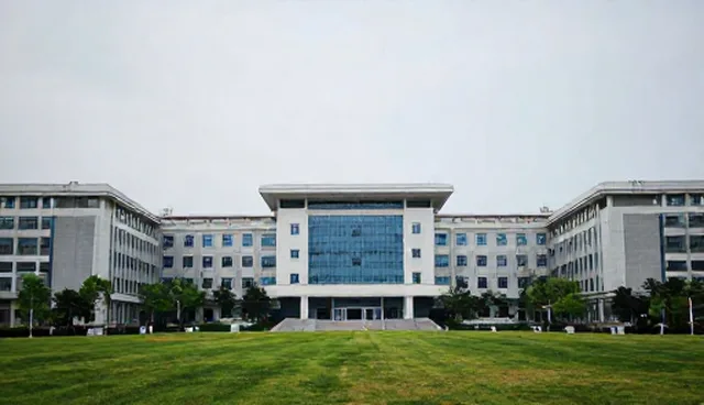 企业管理系统技术选型：本地部署与云服务的取舍